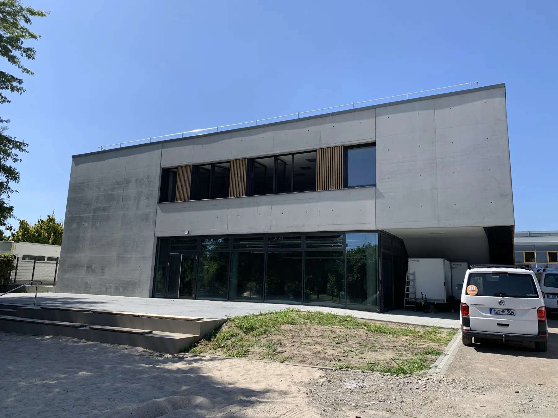 Fertiggestellter Sichtbetonbau der Norbertschule Münster