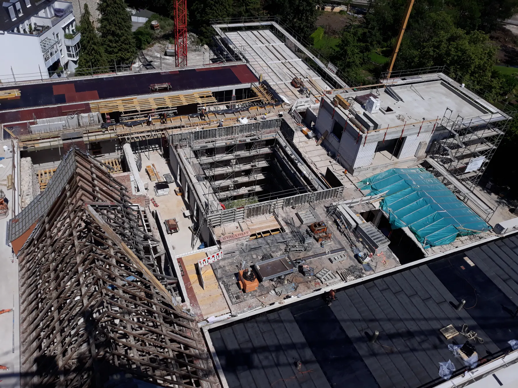 Luftaufnahme der Baustelle im historischen Bestand