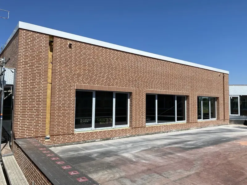 Sauber ausgeführtes Verblendmauerwerk an einer Fassade